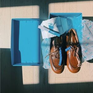 Aritzia + Sperry Brown Slip-On boat shoes!
